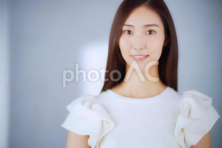 笑顔でカメラ目線の女性 女性,日本人,アジア人の写真素材