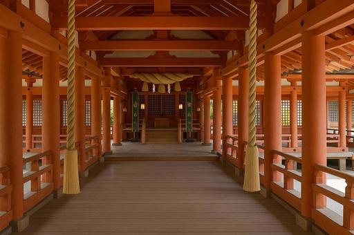 神社の中・拝殿の風景・日本建築・神道 神社の中・拝殿の風景・日本建築・神道の写真