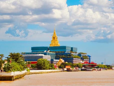 チャオプラヤ川とタイの国会議事堂 チャオプラヤ川とタイの国会議事堂の写真