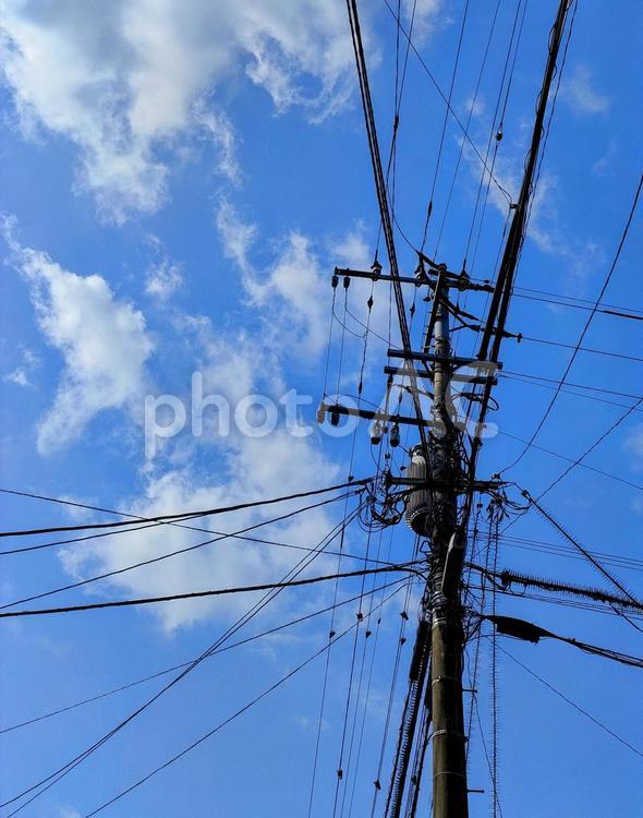 青空と雲と電柱と電線 青空,電柱,電線の写真素材