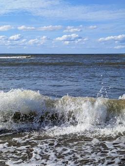 波しぶきの海(縦画像) 波しぶきの海(縦画像)の写真