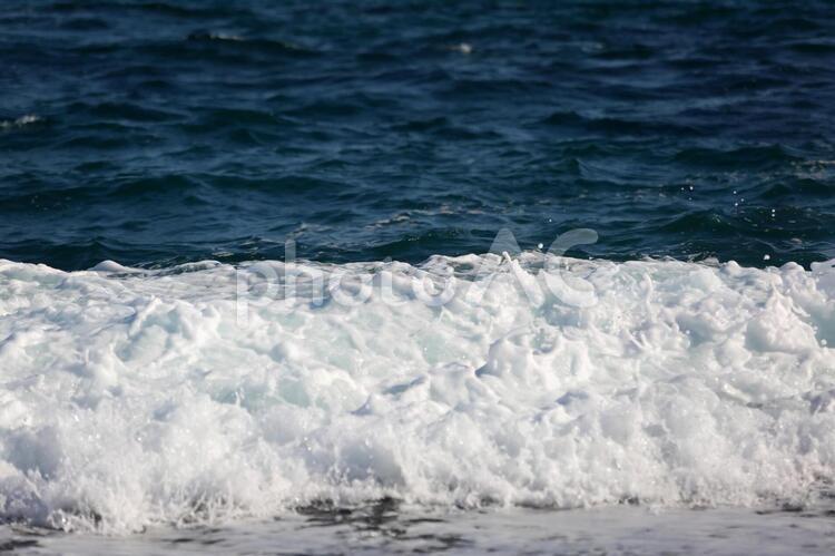 波打ち際 夏,真夏,海の写真素材