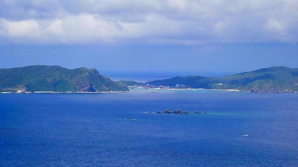 慶良間諸島渡嘉敷島の照山展望台からの風景 慶良間諸島渡嘉敷島の照山展望台からの風景の写真
