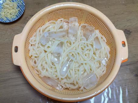 ざるうどん ざるうどん ざるうどん,うどん,冷たいうどんの写真素材