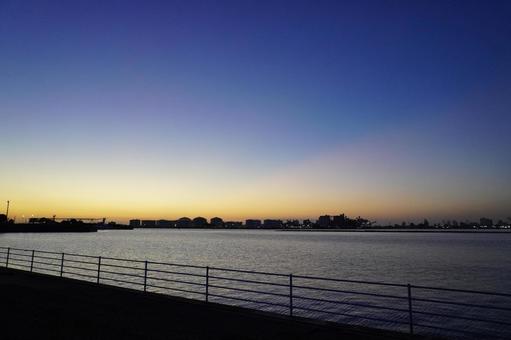 千葉みなとの夕景の写真