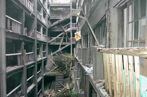 廃墟と化した軍艦島の内部5 廃墟と化した軍艦島の内部5 軍艦島,端島,廃墟の写真素材