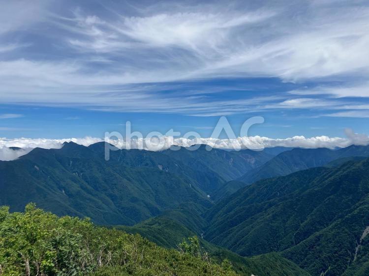 夏の悪沢岳へ登山12　遠くの山々 悪沢岳,荒川岳,登山の写真素材