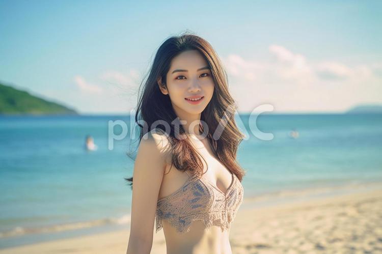 ビーチを楽しむ笑顔の女性（水着・ビキニ） 女性,水着,ビキニの写真素材