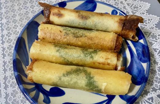 おうちメシ。揚げたてしそ入りチーズ春巻き おうちメシ。揚げたてしそ入りチーズ春巻き 春巻き,チーズ,揚げたての写真素材