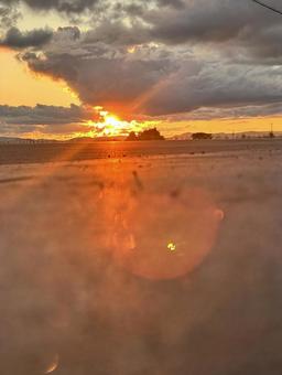 砂漠の夕日 砂漠の夕日の写真