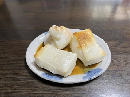 焼きもち 焼きもち 焼きもち,餅,皿の写真素材