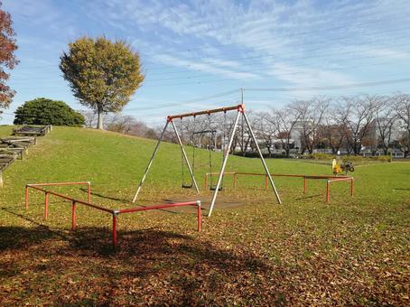 公園01_ブランコと木 公園,青空,ブランコの写真素材
