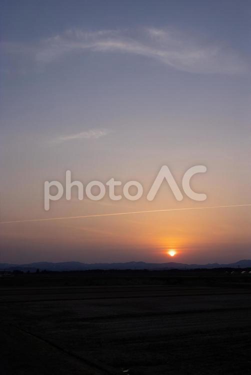 夕日_夕暮れ 夕暮れ,夕日,空の写真素材