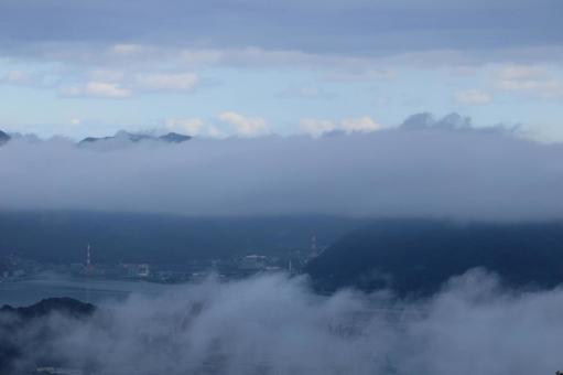 五老ヶ岳公園から見た京都府舞鶴湾の雲海の写真