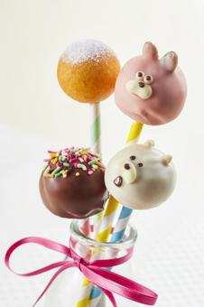 ミニドーナツのお菓子 ミニドーナツのお菓子 ドーナツ,ポップ,洋菓子の写真素材