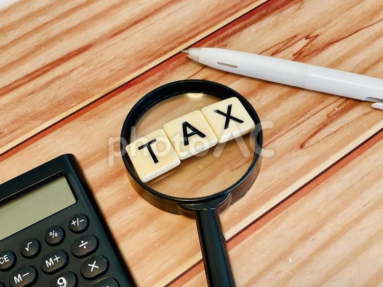 税務調査 税金,虫眼鏡,調査の写真素材