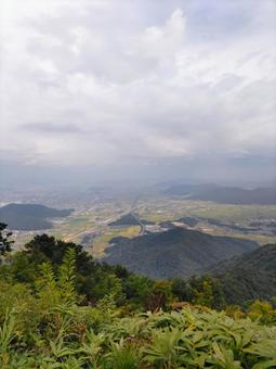 眼下に広がる越前の町の写真