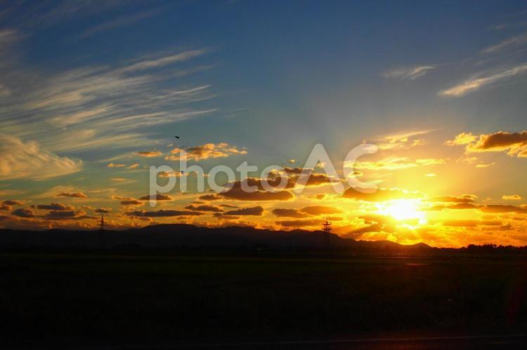 夕暮れ 空,夕焼け,背景の写真素材