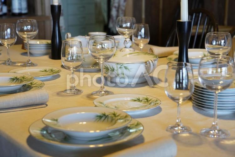 テーブルセットされた洋食器 洋食器,会食,テーブルセットの写真素材