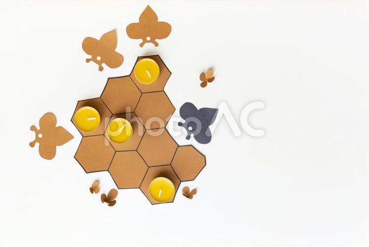 黄色のキャンドルと蜂の切り紙 黄色のキャンドルと蜂の切り紙 キャンドル,材料,手作りの写真素材