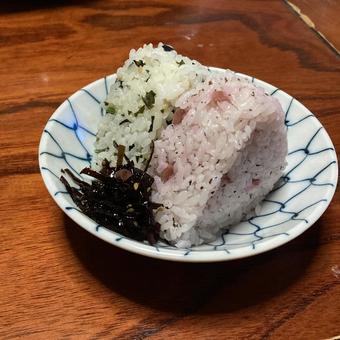野菜と梅紫蘇おにぎり2個 野菜と梅紫蘇おにぎり2個の写真