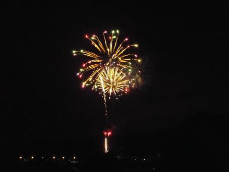 夜空に広がる色鮮やかな花火☺︎ 夜空に広がる色鮮やかな花火☺︎ 花火,夜空,夏祭りの写真素材