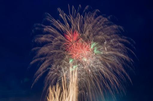 打上げ花火 打上げ花火 打上げ花火,花火,スターマインの写真素材