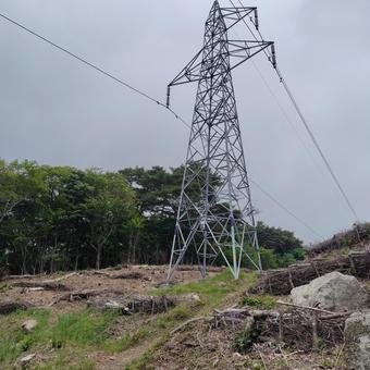 山中の鉄塔 山中の鉄塔の写真