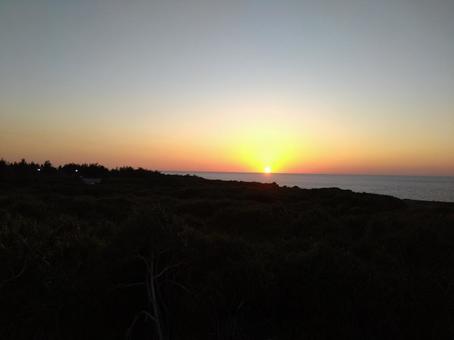 万座毛の夕陽 夕陽,海,海岸の写真素材
