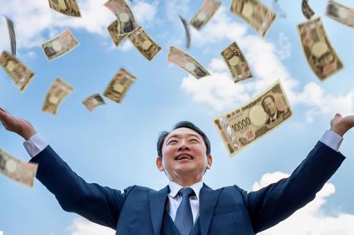 現金をばらまく男性 現金をばらまく男性の写真