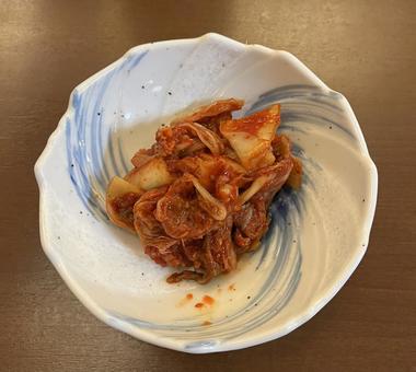白い器に盛られたキムチ 白い器に盛られたキムチ キムチ,韓国料理,発酵食品の写真素材