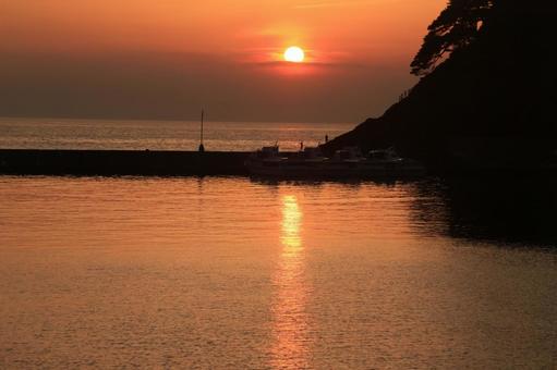 仁科港からの美しい夕陽 仁科港からの美しい夕陽 仁科港,美しい夕陽,西伊豆町の写真素材