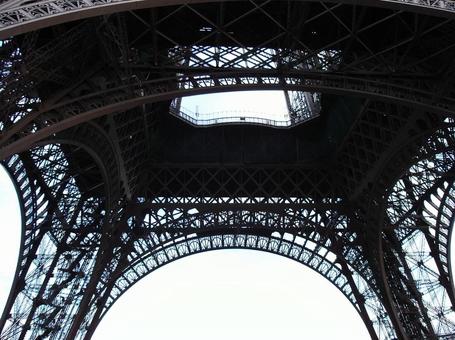 エッフェル塔のアーチ部分 エッフェル塔,アーチ,デザインの写真素材