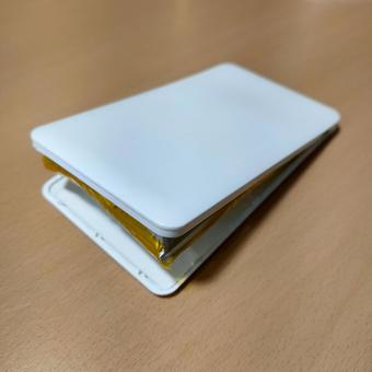 膨らんだモバイルバッテリー モバイルバッテリー,リチウムイオン電池,携帯充電器の写真素材