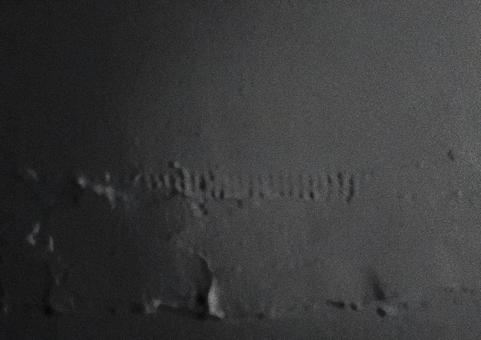 よれとざらつきのある黒い紙の抽象写真 紙,黒,ダークグレーの写真素材