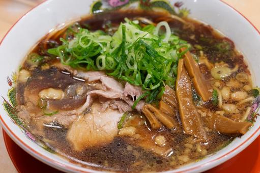 伍福軒の背脂黒醤油ラーメン 伍福軒の背脂黒醤油ラーメンの写真