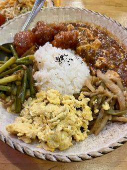 豪華中華の盛り合わせ丼 豪華中華の盛り合わせ丼 中華料理,丼,プレートの写真素材