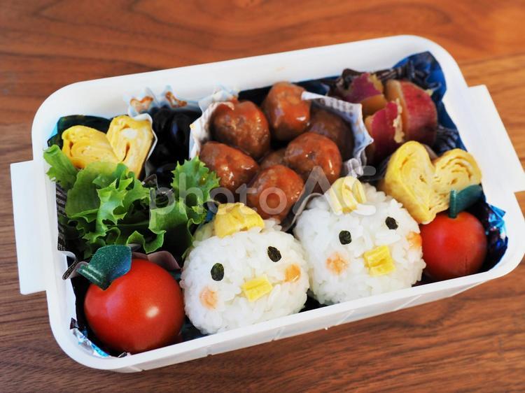 デコレーション弁当（とり） 弁当,園児,デコ弁の写真素材