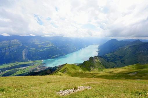 スイスアルプスと湖が織りなす風景 スイスアルプスと湖が織りなす風景 ロートホルン,ブリエンツ湖,スイスの写真素材