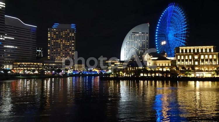横浜の夜景　観覧車インターコンチネンタル 景色,風景,夜景の写真素材