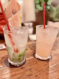 ミント入りレモネード ミント入りレモネードの写真