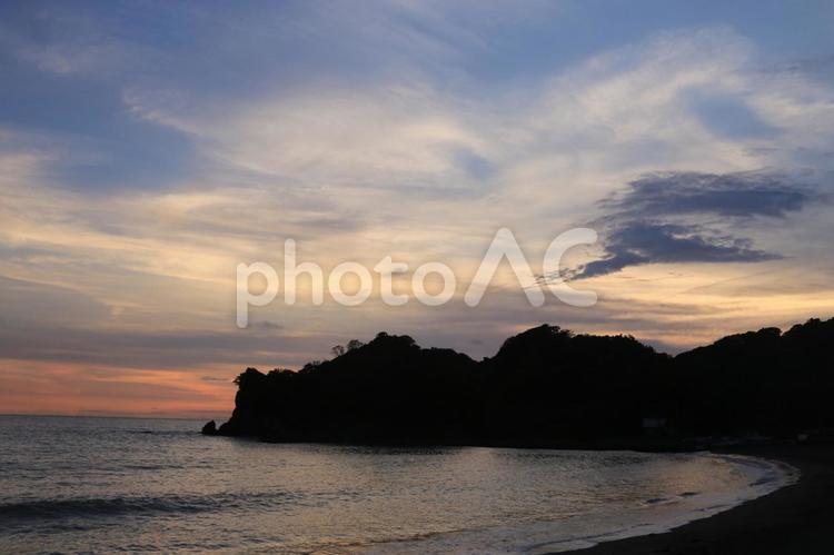 西伊豆町の素晴らしい海岸線の夕陽 海岸線,夕陽,綺麗の写真素材