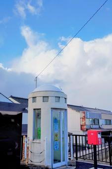 出雲の日御碕灯台にある公衆電話ボックス 出雲の日御碕灯台にある公衆電話ボックスの写真
