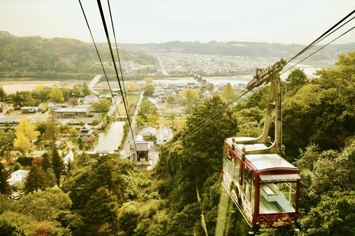 秋の岩国城山ロープウェイの朝 岩国城山ロープウェイ,秋,朝の写真素材