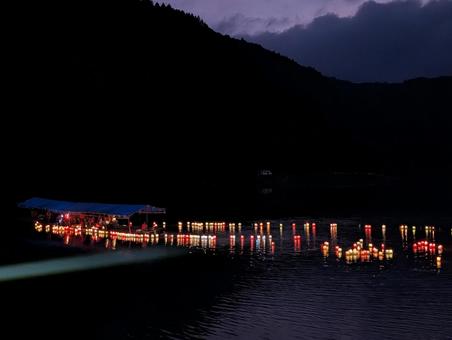 灯籠流し 夏祭り 灯籠流し 夏祭り 灯ろう流し,灯籠,灯篭の写真素材