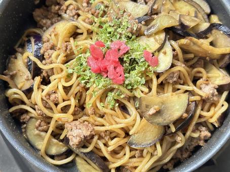 ナスとミートの焼きそば 焼きそば,ナス,ミンチの写真素材