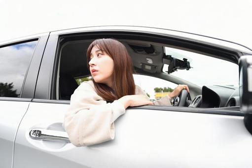 笑顔で運転する若いアジア人女性の車内風景 笑顔で運転する若いアジア人女性の車内風景 女性,車内,ドライブの写真素材