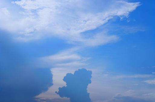 シルエットのようなモクモク雲 シルエットのようなモクモク雲 雲,もくもく,積雲の写真素材