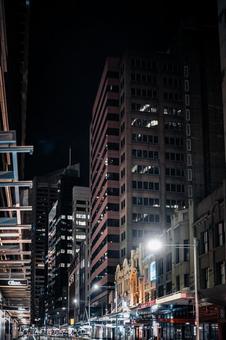 夜の高層ビル街 夜の高層ビル街の写真