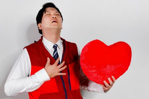 胸の痛みを感じる男性 男性,胸痛,赤いベストの写真素材